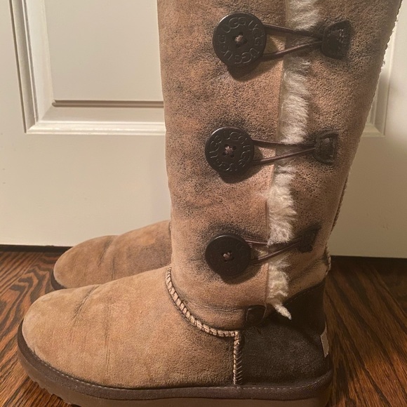 *RARE* UGG Australia Bailey Button Triplet Size 8 - Picture 5 of 14